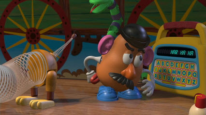 Mr. Potato Head kissing his own butt
